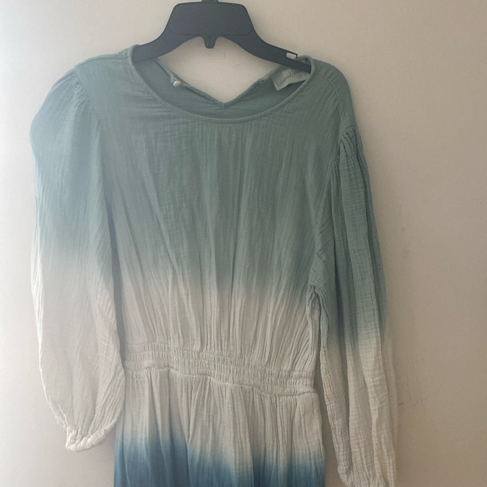 Green long sleeve short dress, universal thread only used once.